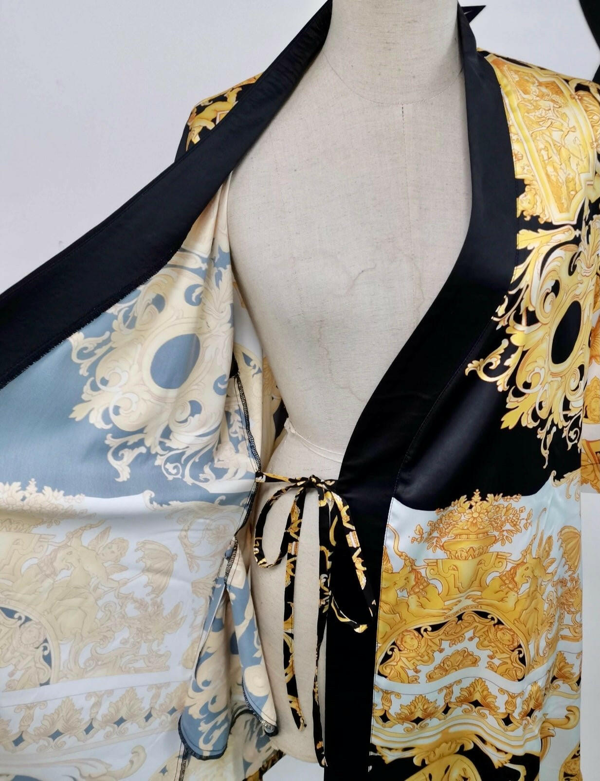 Inside ties of a black, yellow and white short kimono style Barocco print luxury robe by Royalty Robes
